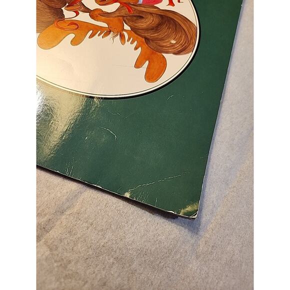 Mooseltoe by Margie Palatini Illustrations Henry Cole Scholastic 2000 Paperback - Picture 6 of 7